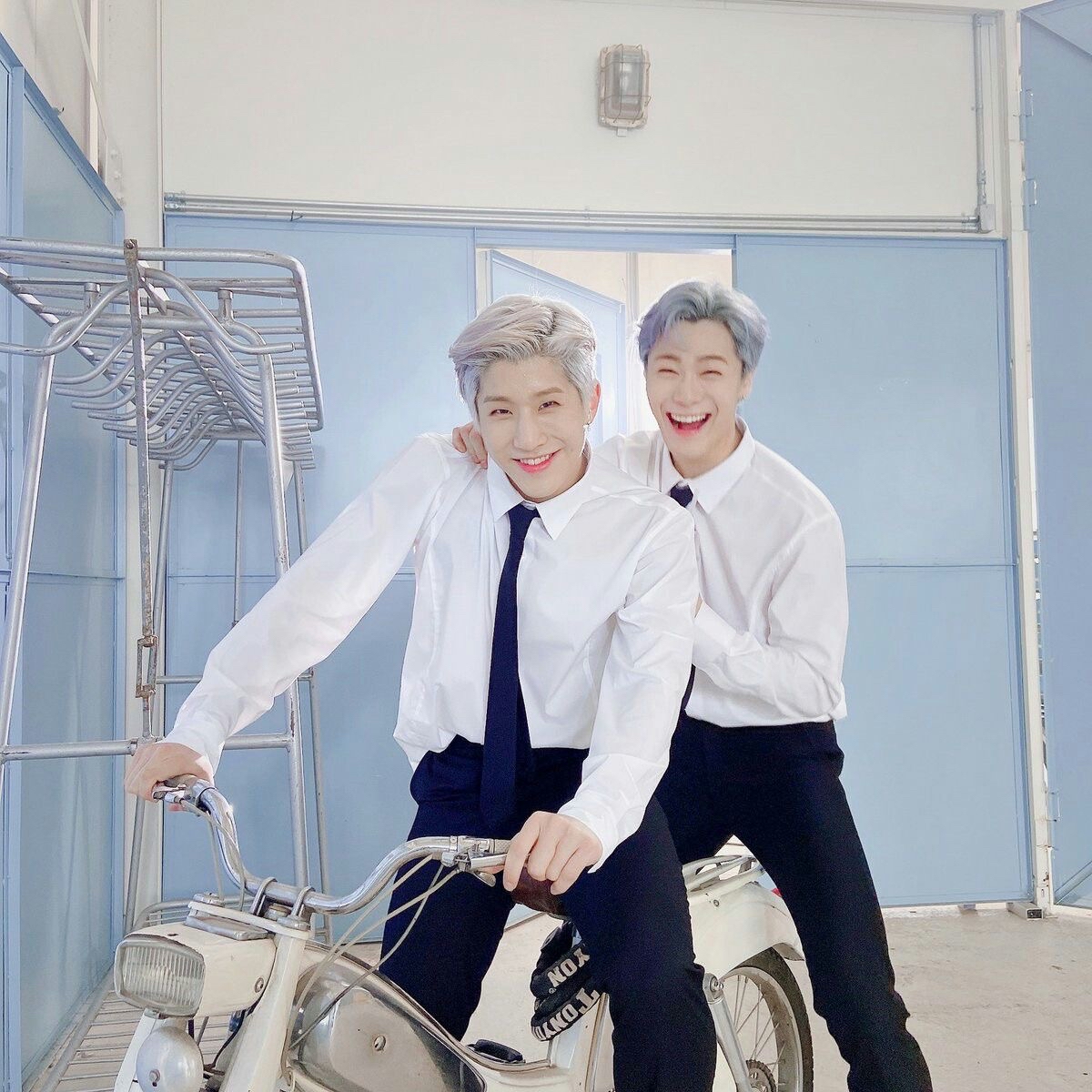 A moment captured by Jinjin (ASTRO)'s fan