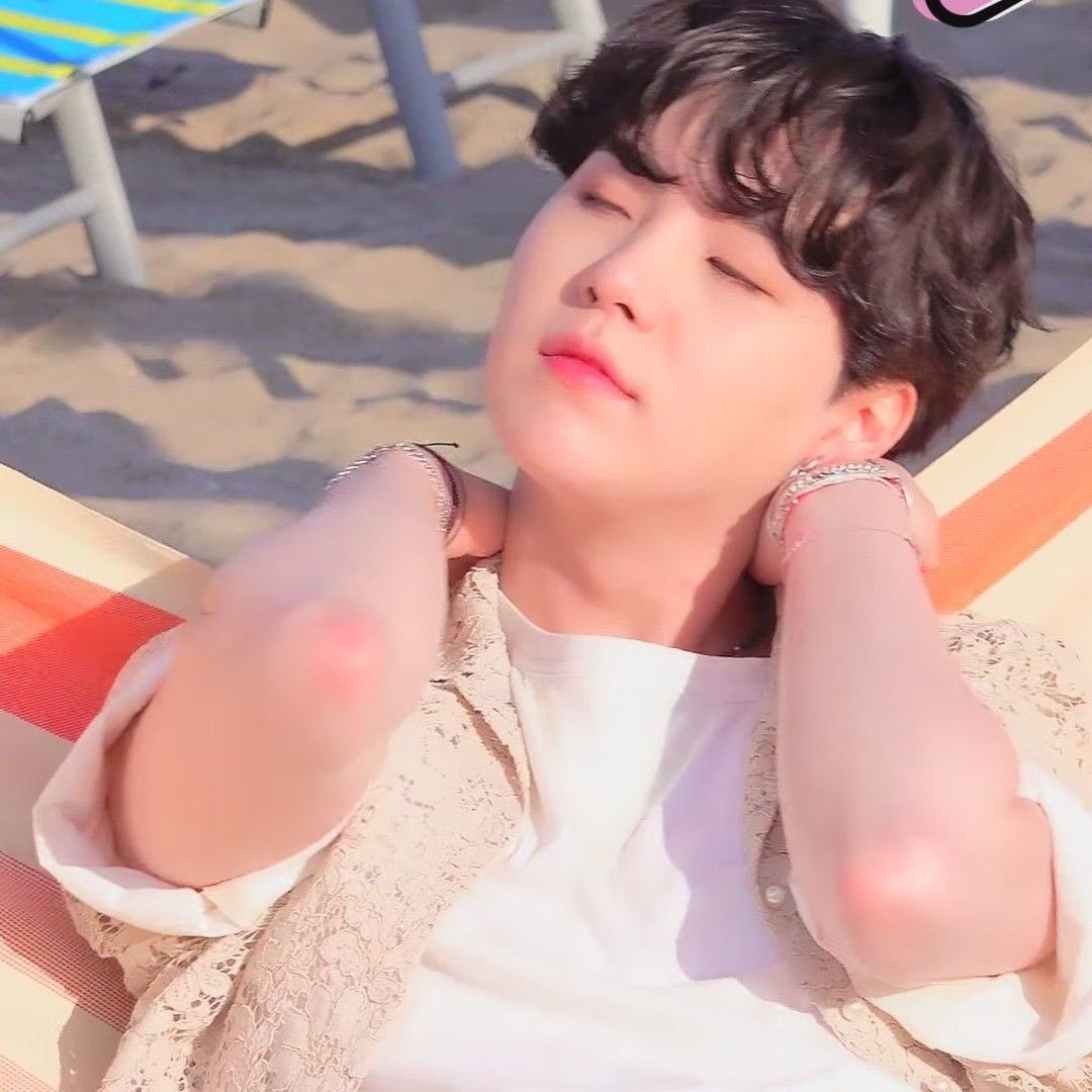 Latest photo of SUGA (BTS)