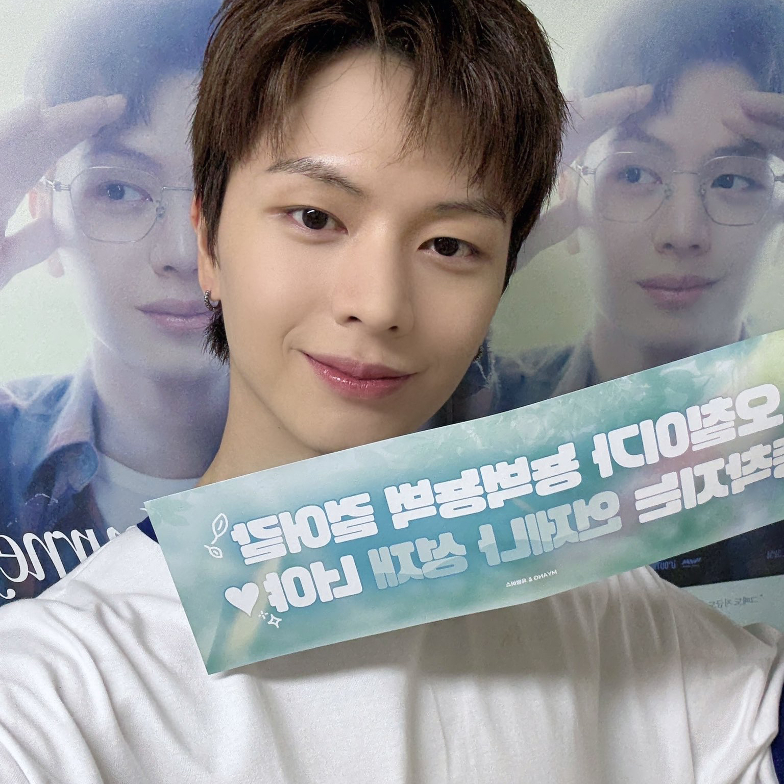 Behind-the-scenes cut of Yook Sungjae (BTOB)