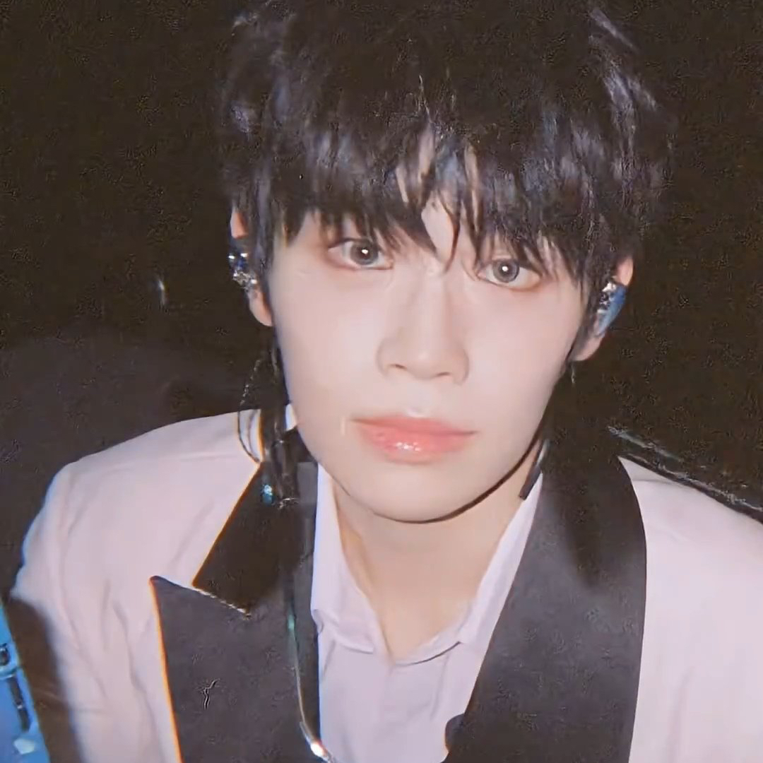 キム・テレ (ZEROBASEONE)の舞台裏ショット