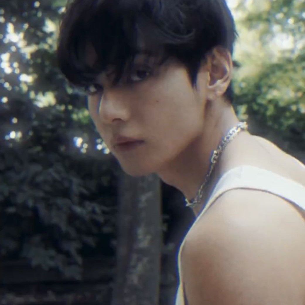 Latest photo of V (BTS)