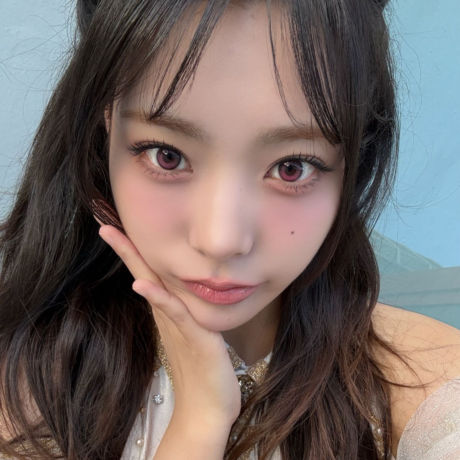 Behind-the-scenes cut of QWER