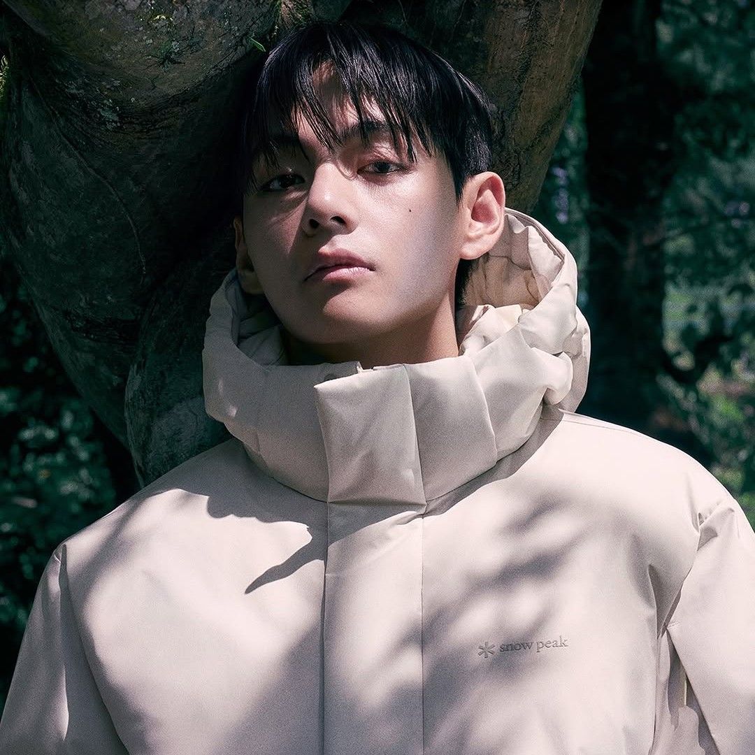 뷔 (방탄소년단)의 최신 사진