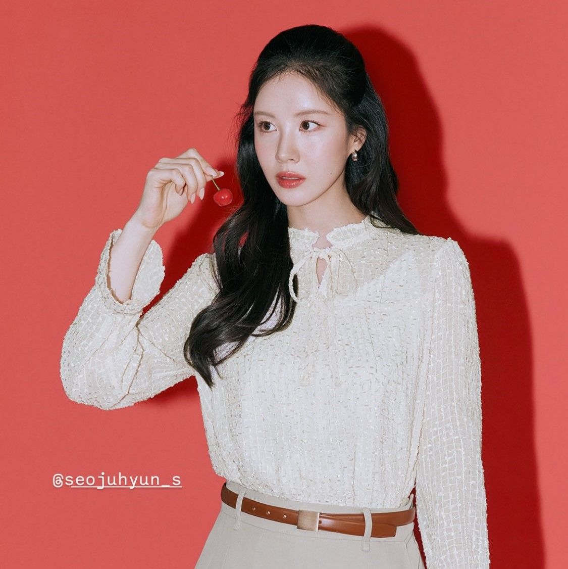 Foto aktivitas terbaru Seohyun (Girls' Generation)