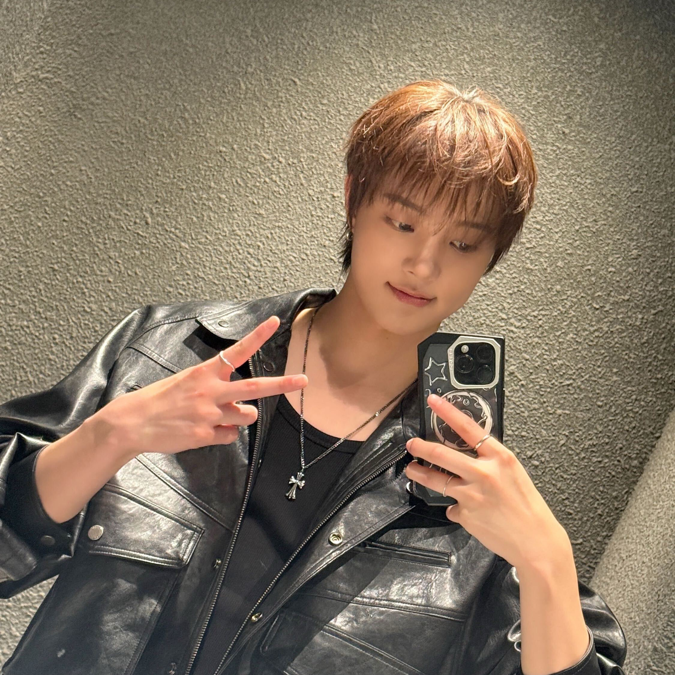 Latest photo of EJ (&TEAM)