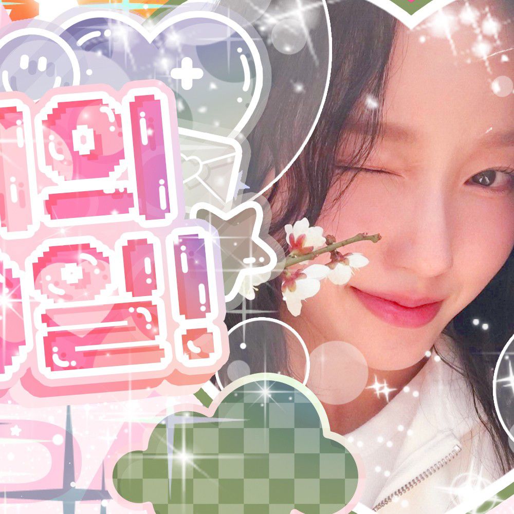 Recent activity shot of LOONA
