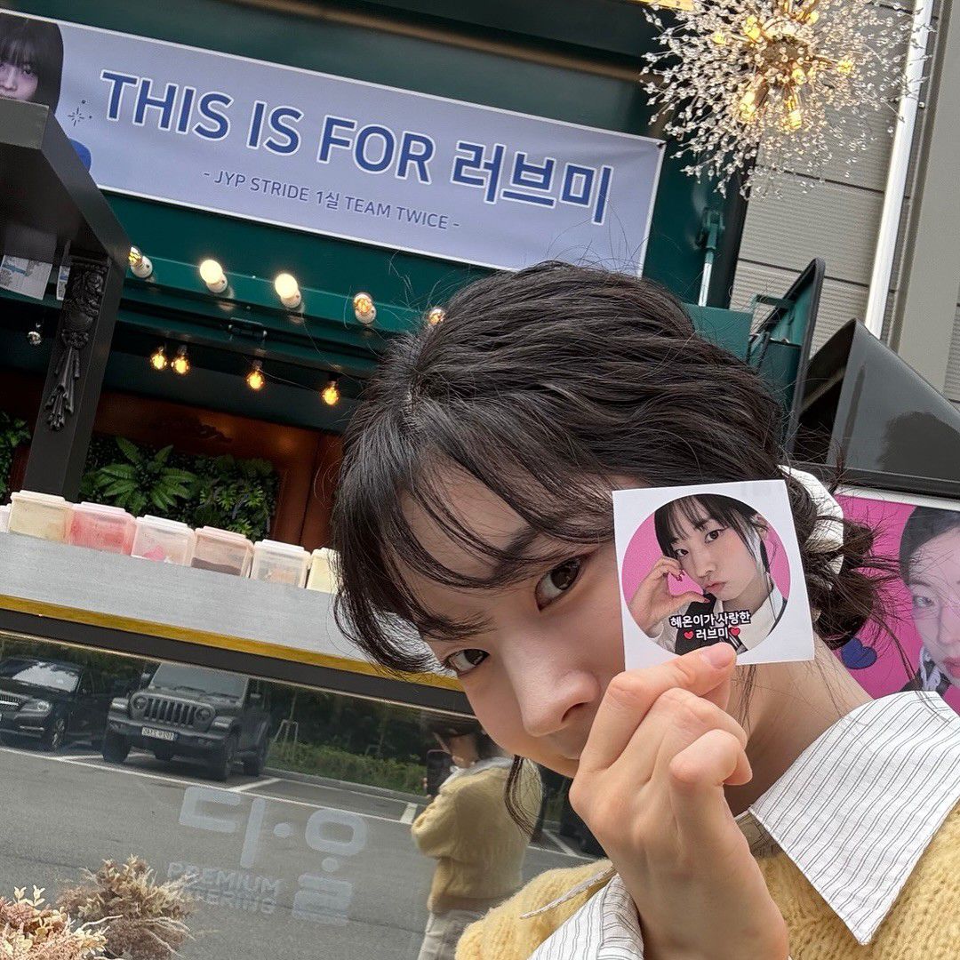 A moment captured by Dahyun (TWICE)'s fan