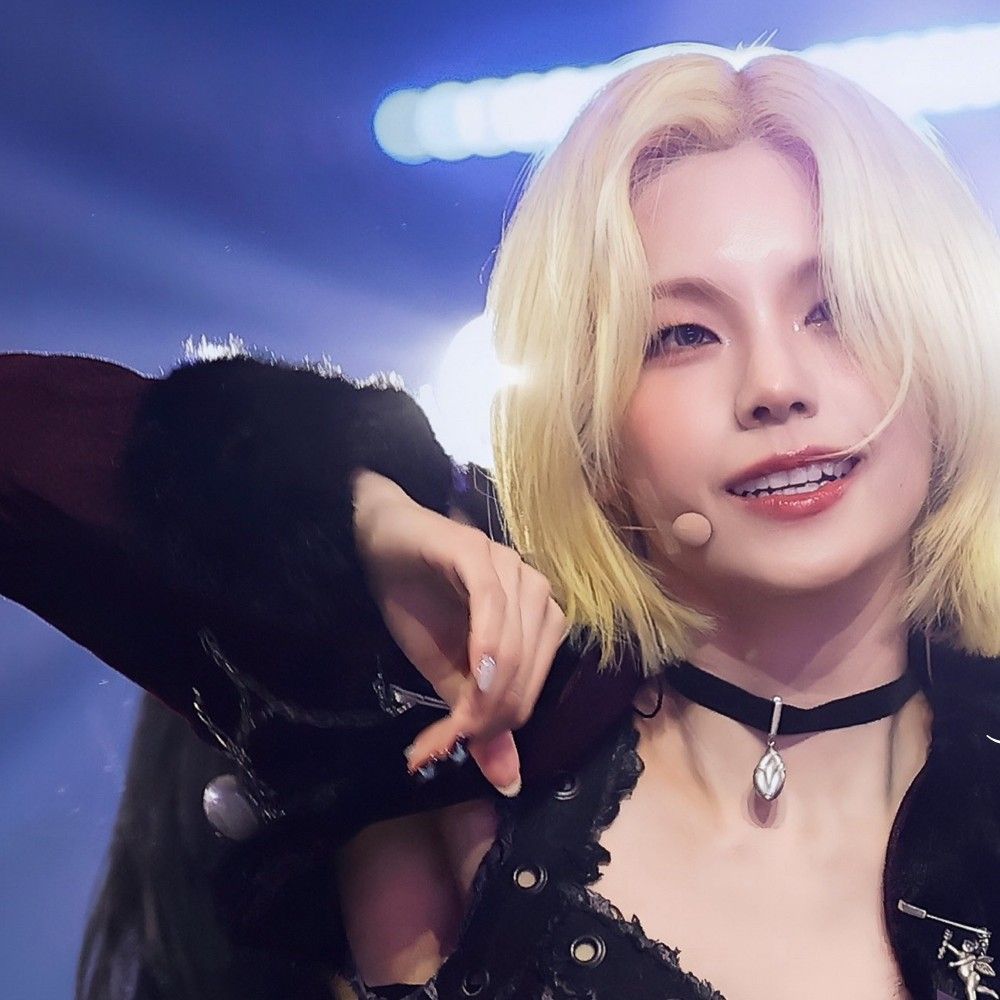 Behind-the-scenes cut of Yeji (ITZY)