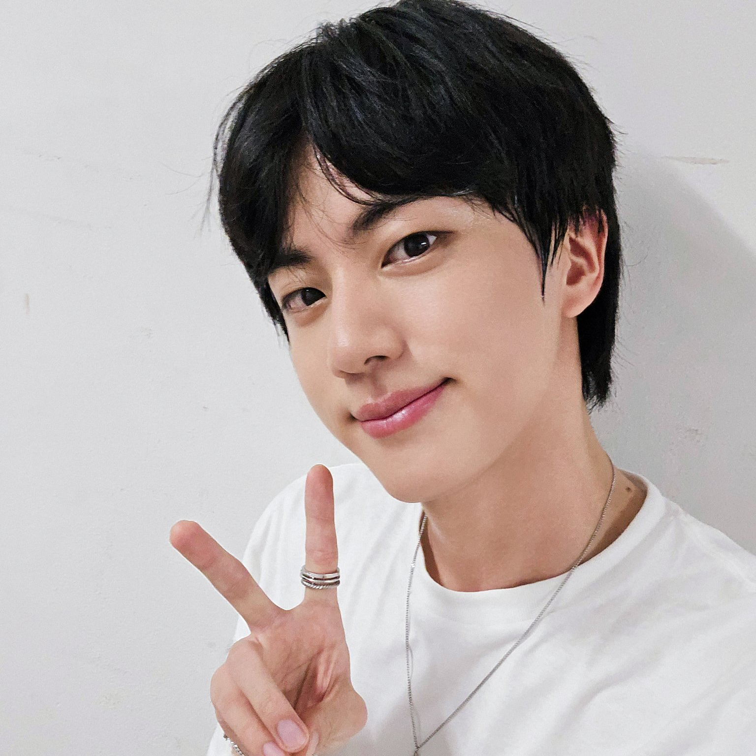 Foto aktivitas terbaru Jin (BTS)