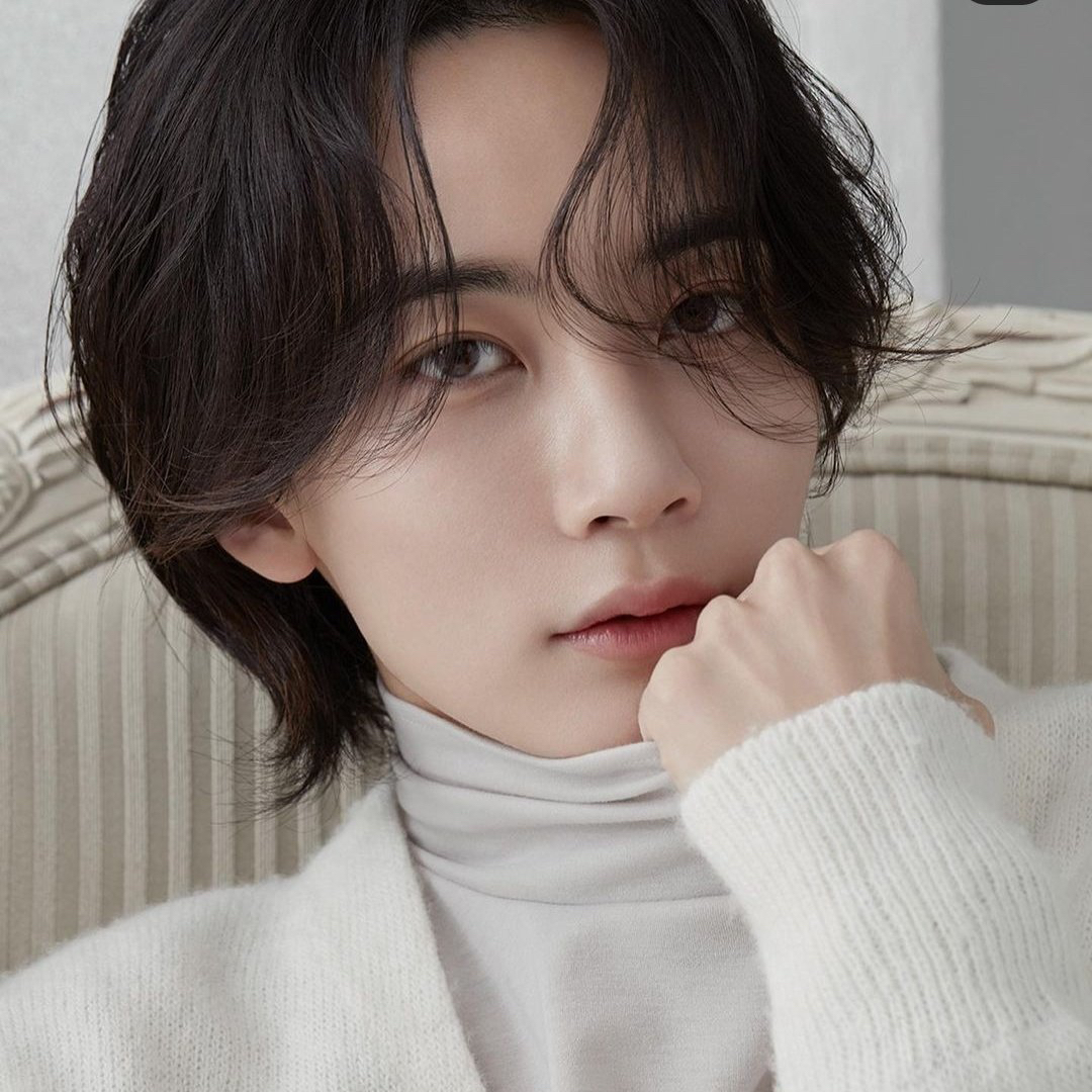 Recent activity shot of Jeonghan (SEVENTEEN)