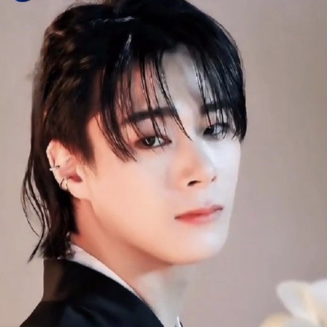 A moment captured by Moonbin (ASTRO)'s fan