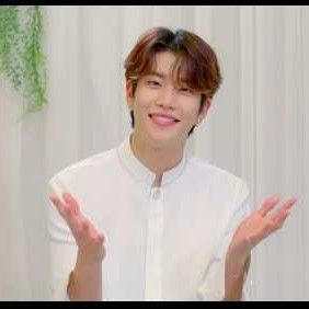 A moment captured by MJ (ASTRO)'s fan
