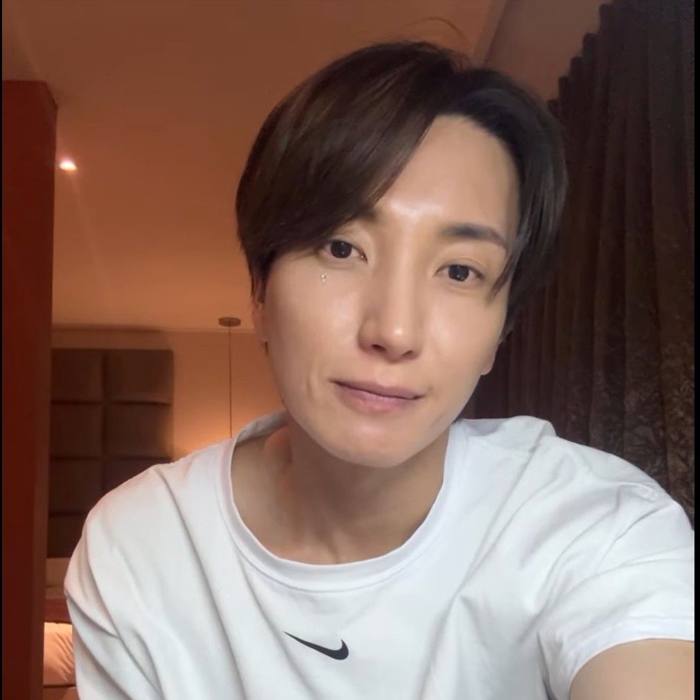 A moment captured by Leeteuk (Super Junior)'s fan