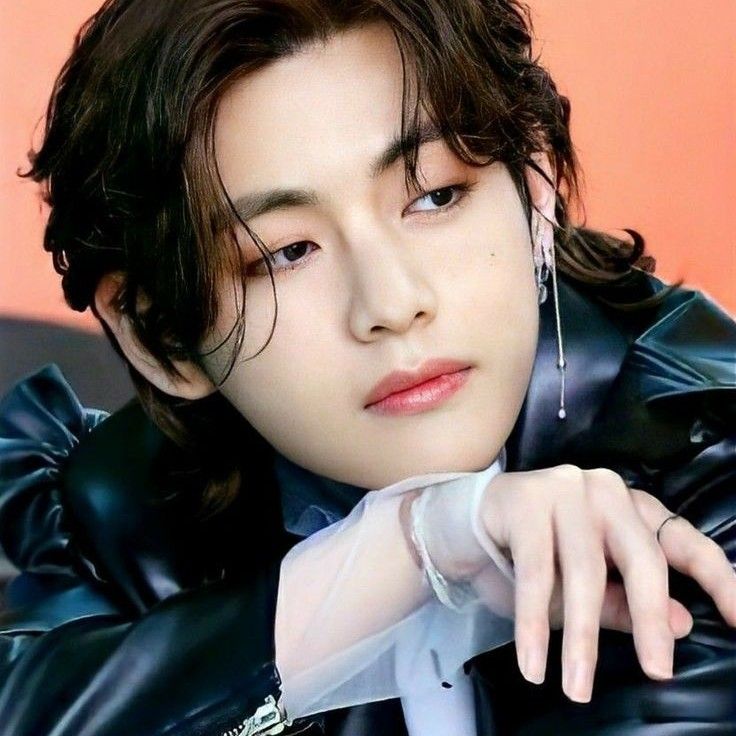 뷔 (방탄소년단)의 최신 사진