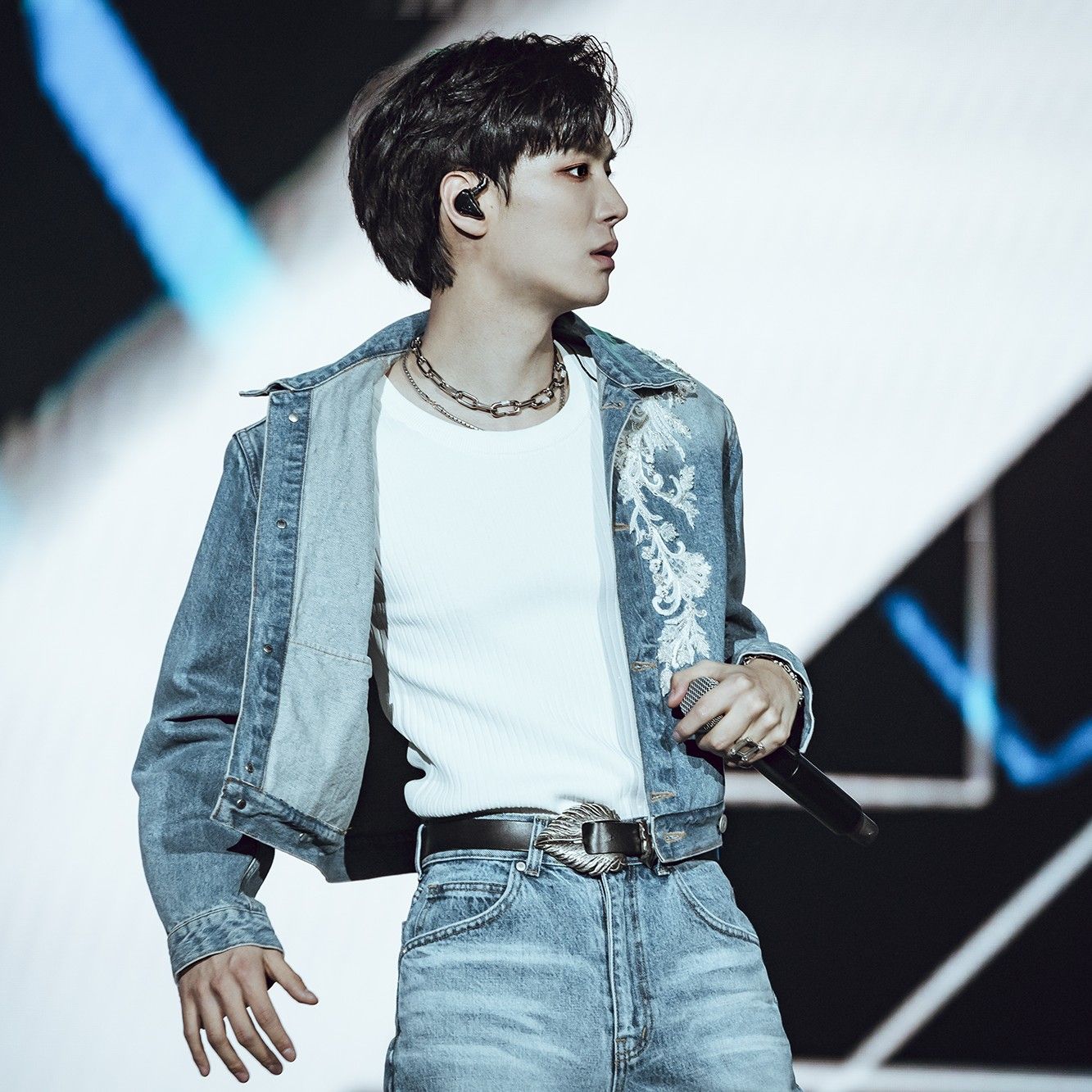 Behind-the-scenes cut of Kim Jonghyeon