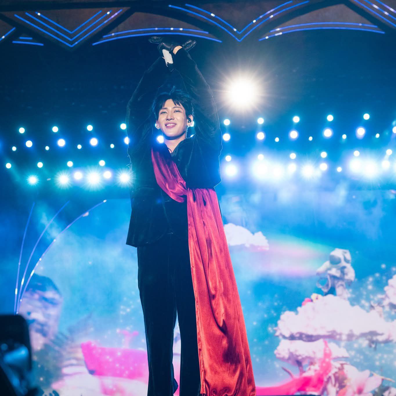 Behind-the-scenes cut of Bambam (GOT7)