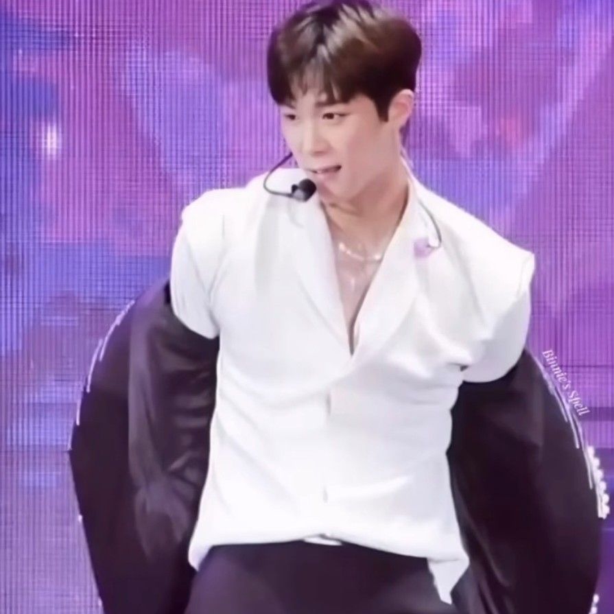 A moment captured by Moonbin (ASTRO)'s fan