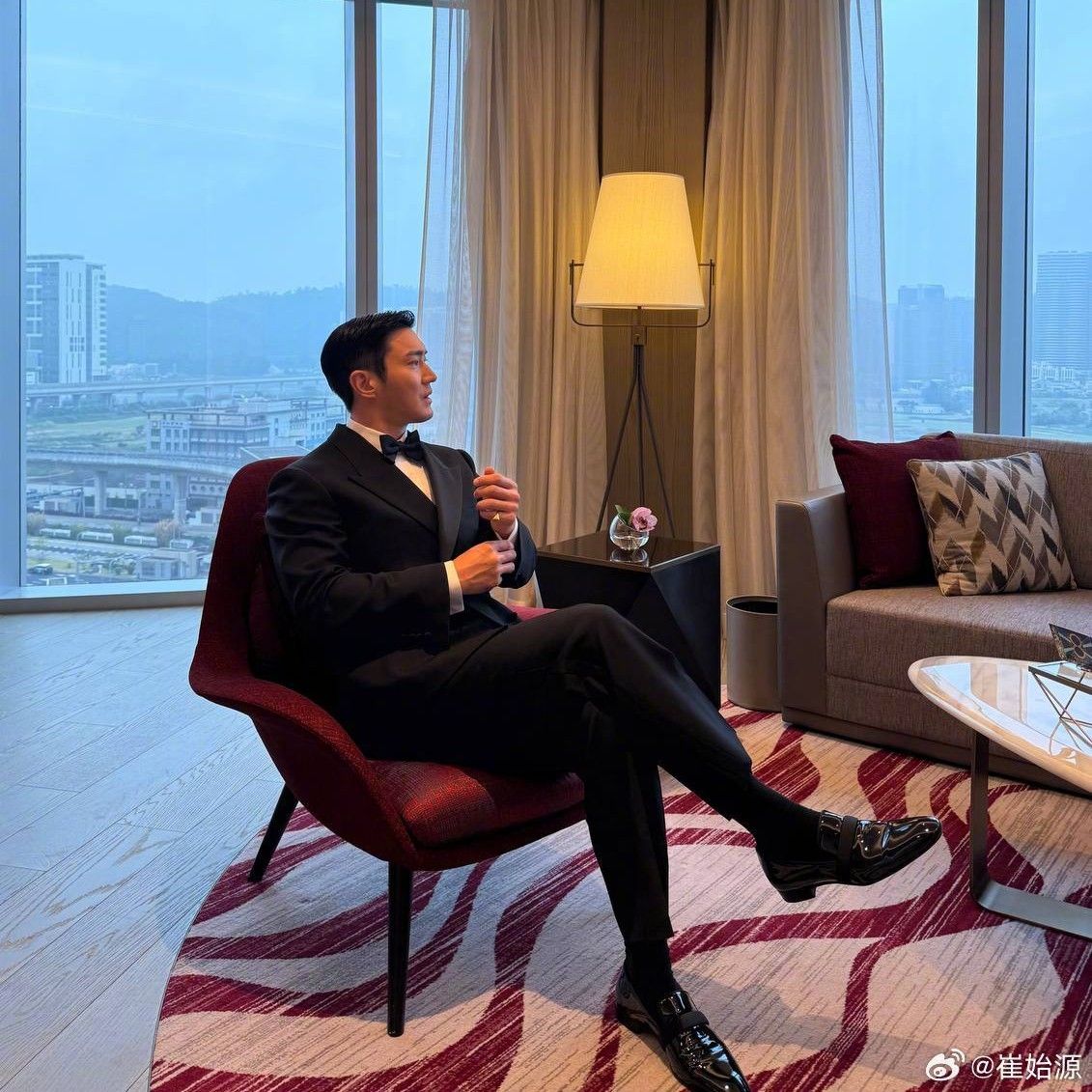 Behind-the-scenes cut of Siwon (Super Junior)