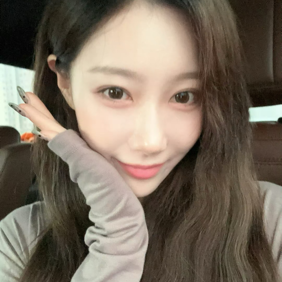 A moment captured by DREAMCATCHER's fan