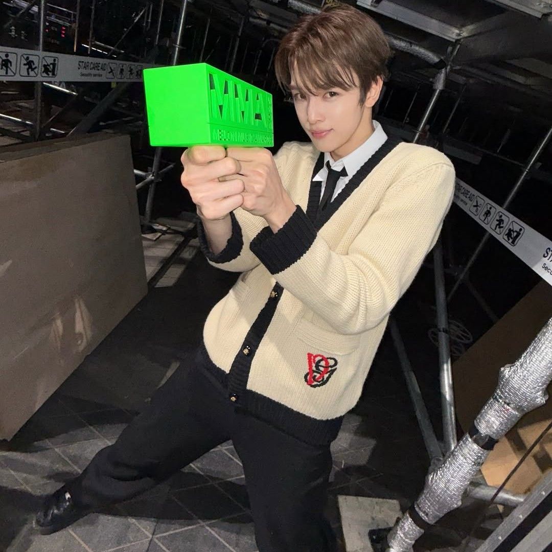 Behind-the-scenes cut of RIIZE