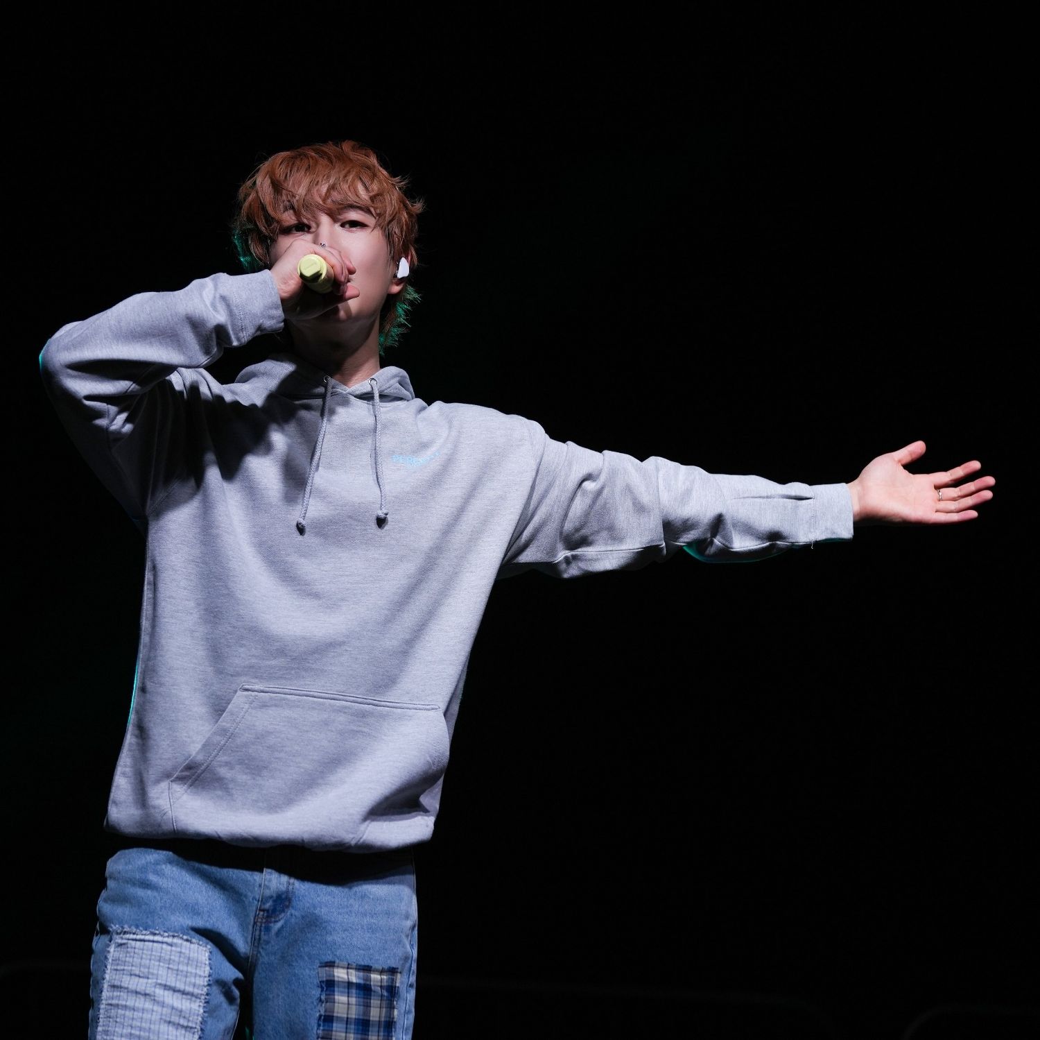 A moment captured by Onew (SHINee)'s fan