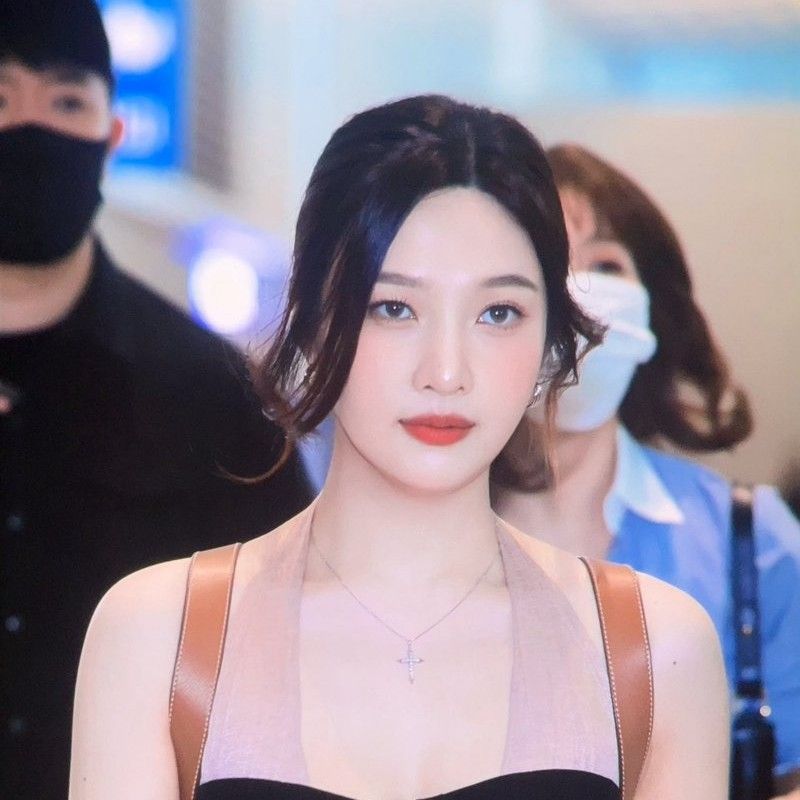 A moment captured by Joy (Red Velvet)'s fan