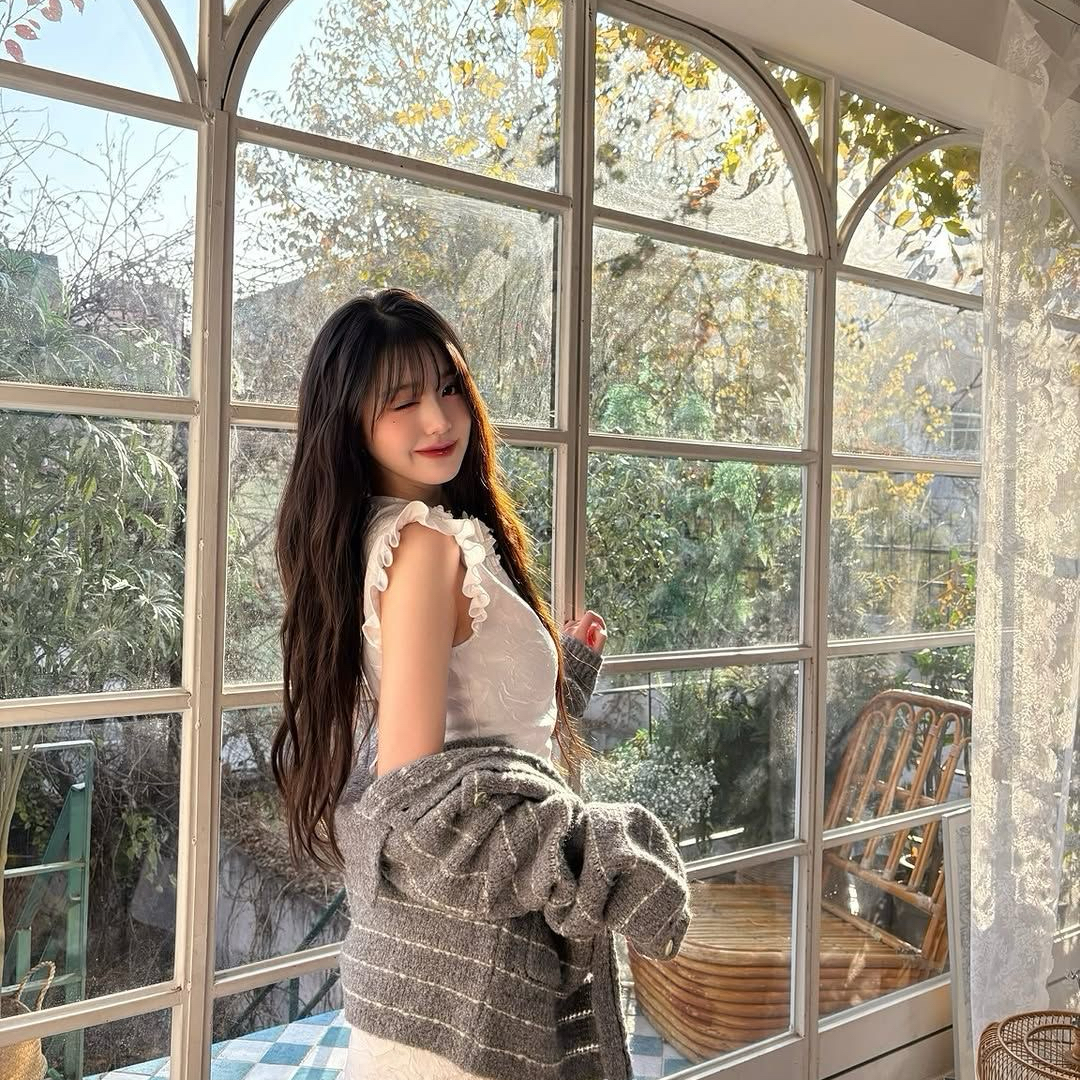 Behind-the-scenes cut of Jang Wonyoung (IVE)