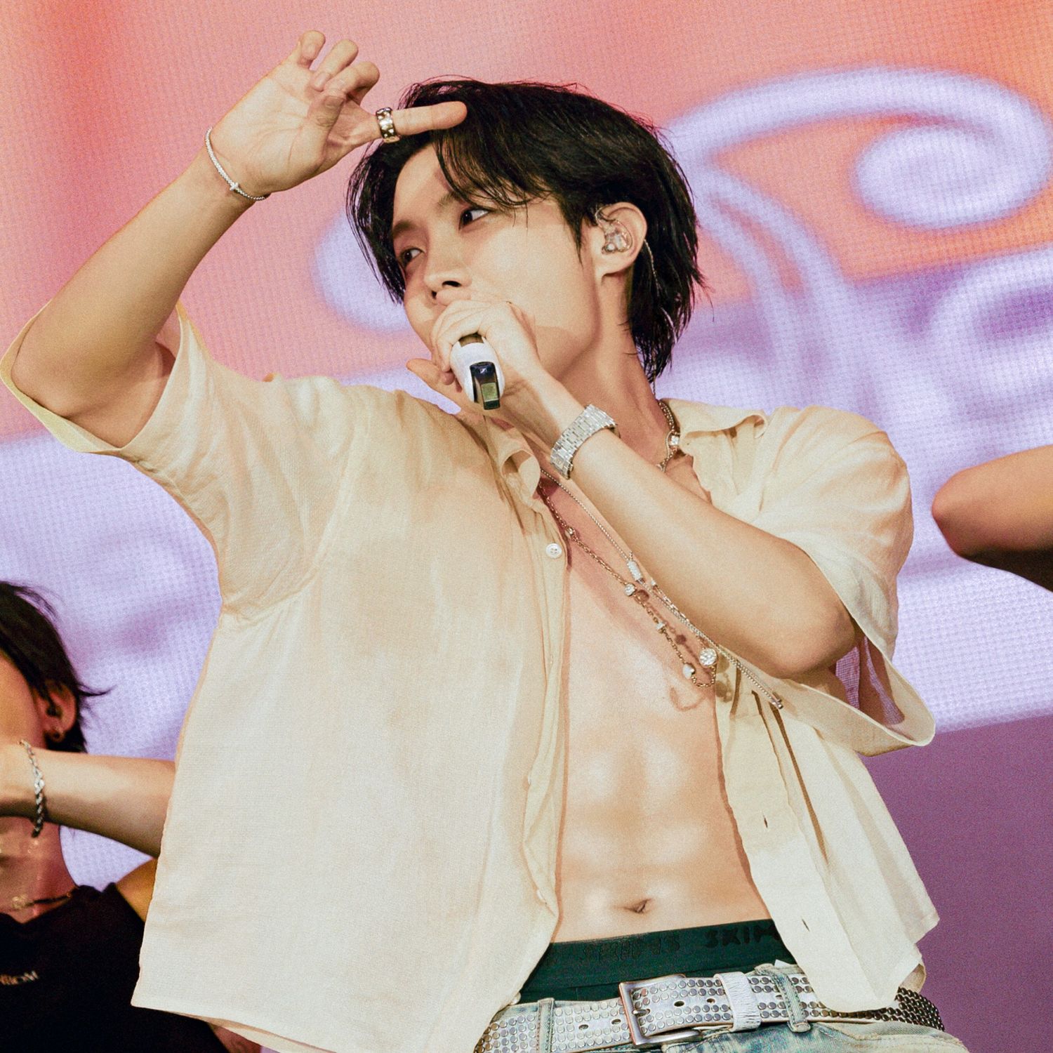 J-hope (防彈少年團)的幕後花絮