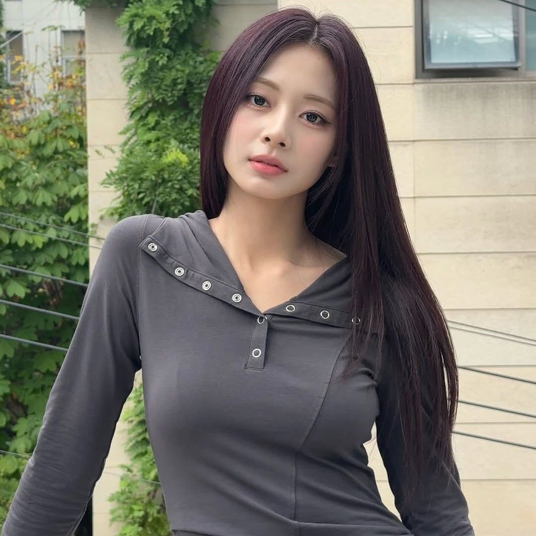Recent activity shot of Tzuyu (TWICE)