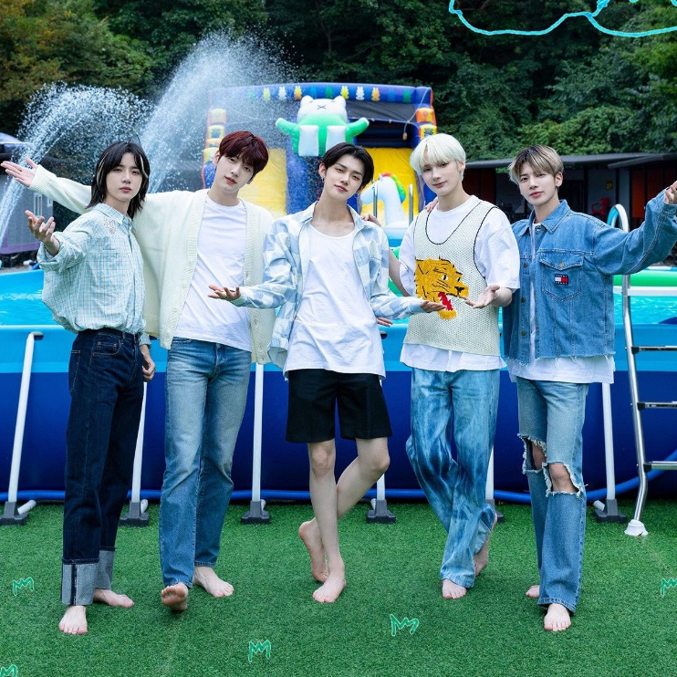 Foto aktivitas terbaru TOMORROW X TOGETHER