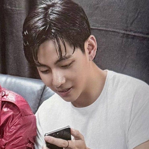 V (BTS)の最近の活動写真