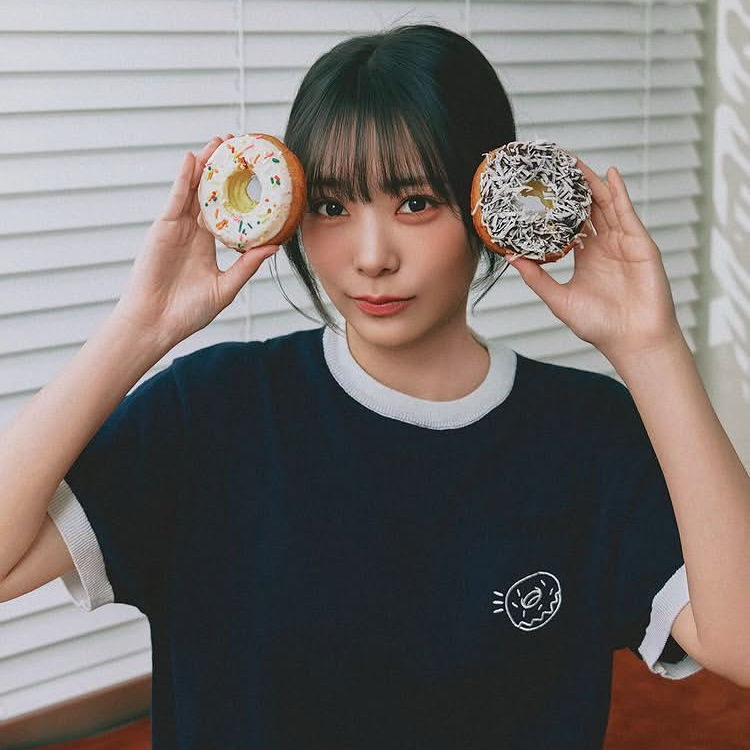 Latest photo of Siyeon (QWER)