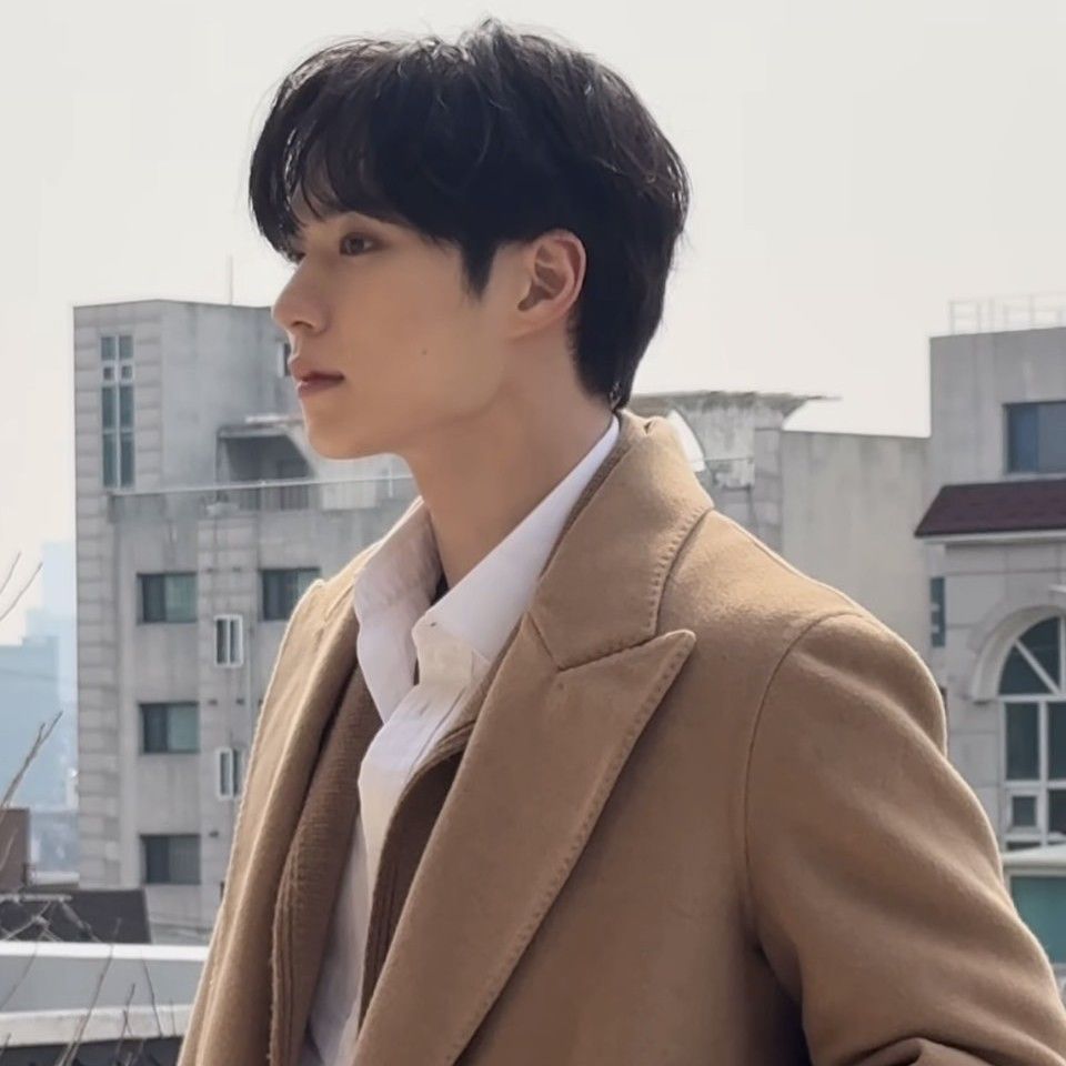 Behind-the-scenes cut of Kim Junseo (ALPHA DRIVE ONE)