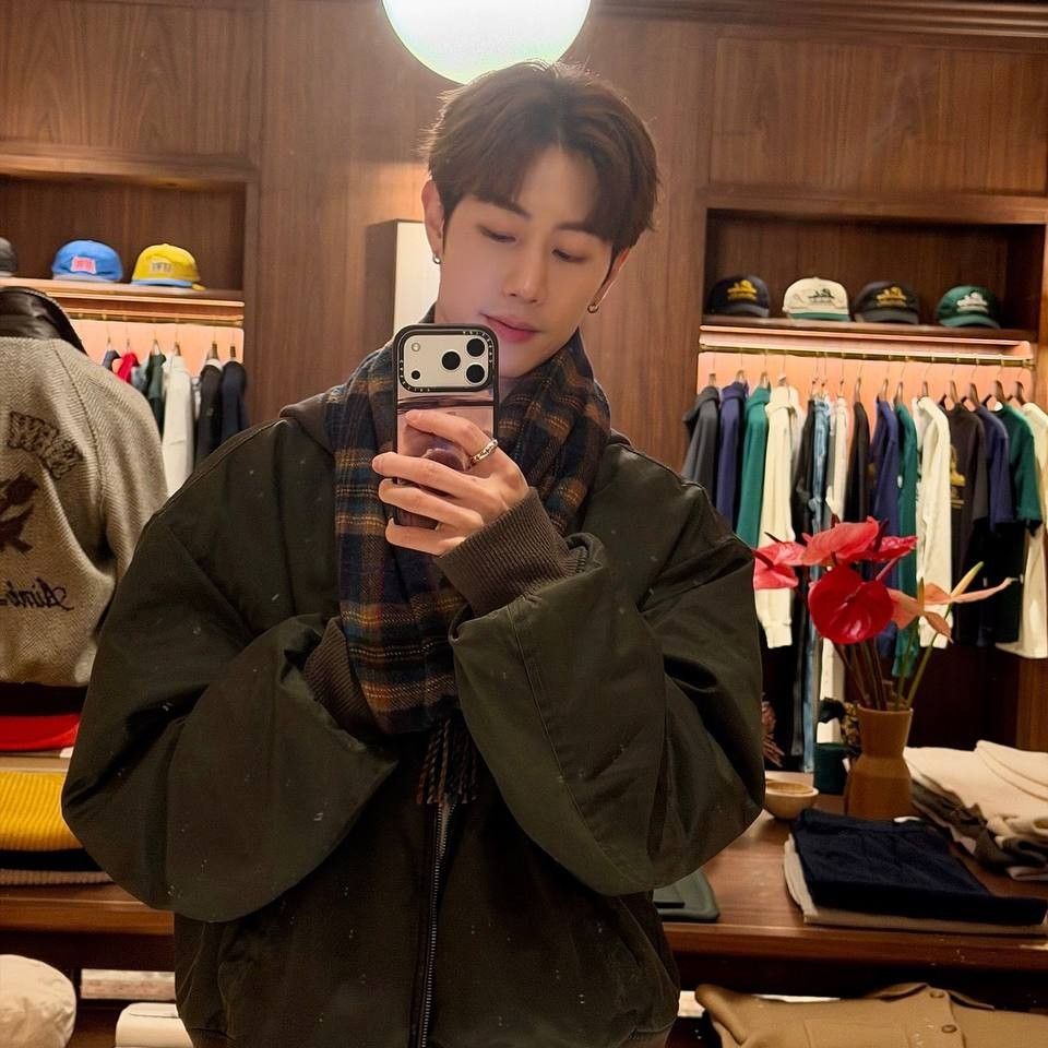 Latest photo of Mark (GOT7)