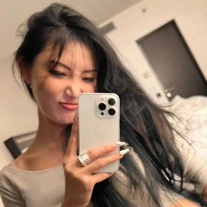 Latest photo of Hwasa (MAMAMOO)