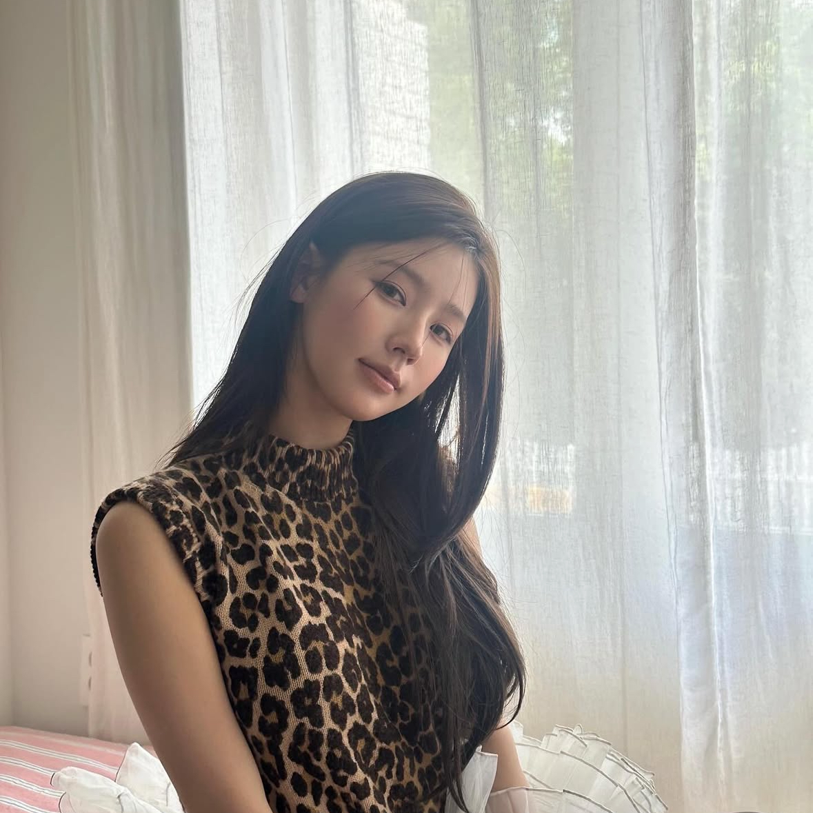 Behind-the-scenes cut of Miyeon (i-dle)