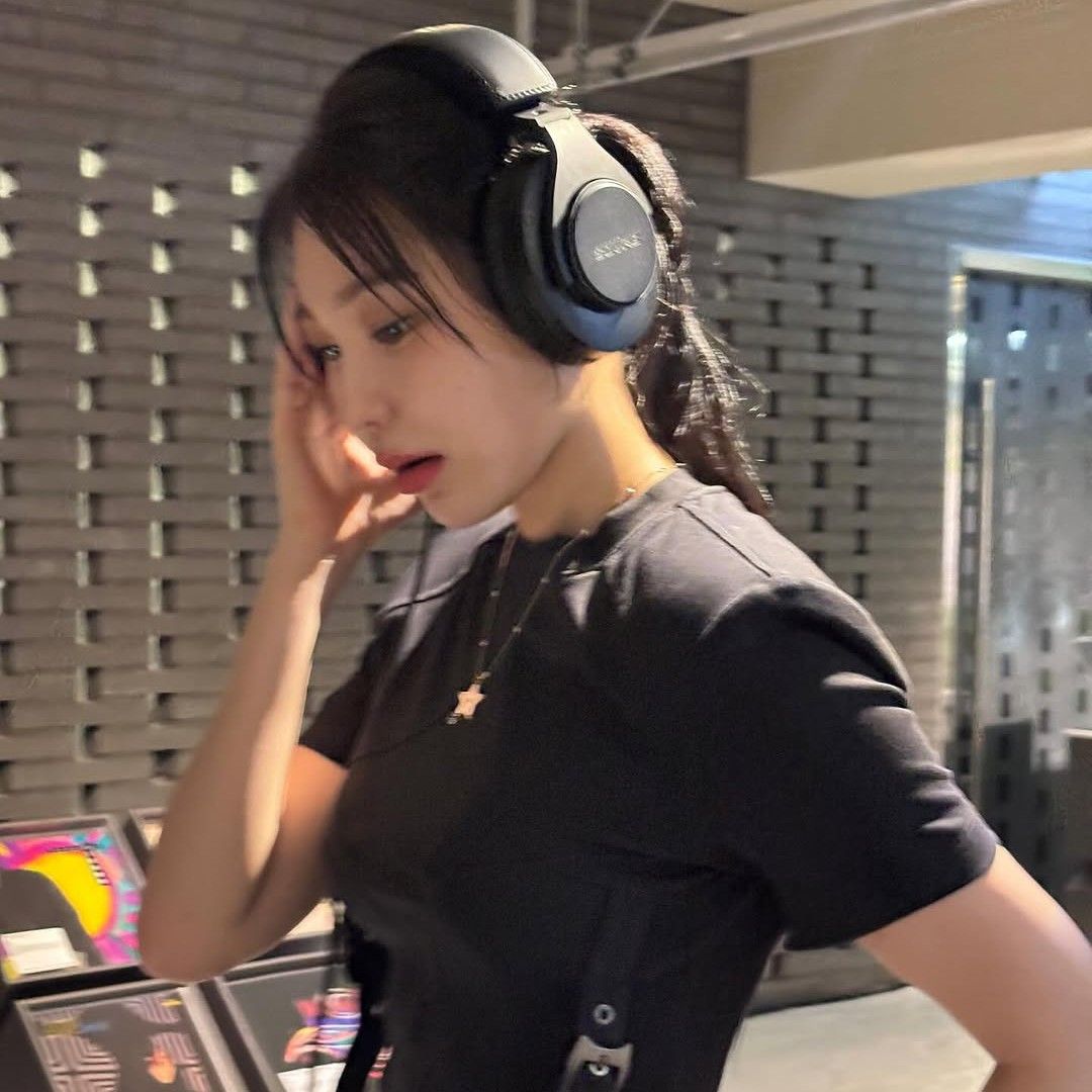 Recent activity shot of Lee Chaeyeon