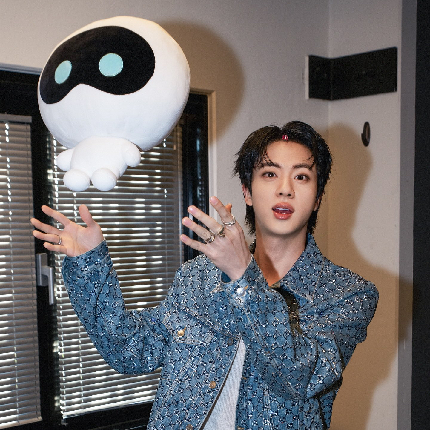 진 (방탄소년단)의 최신 사진