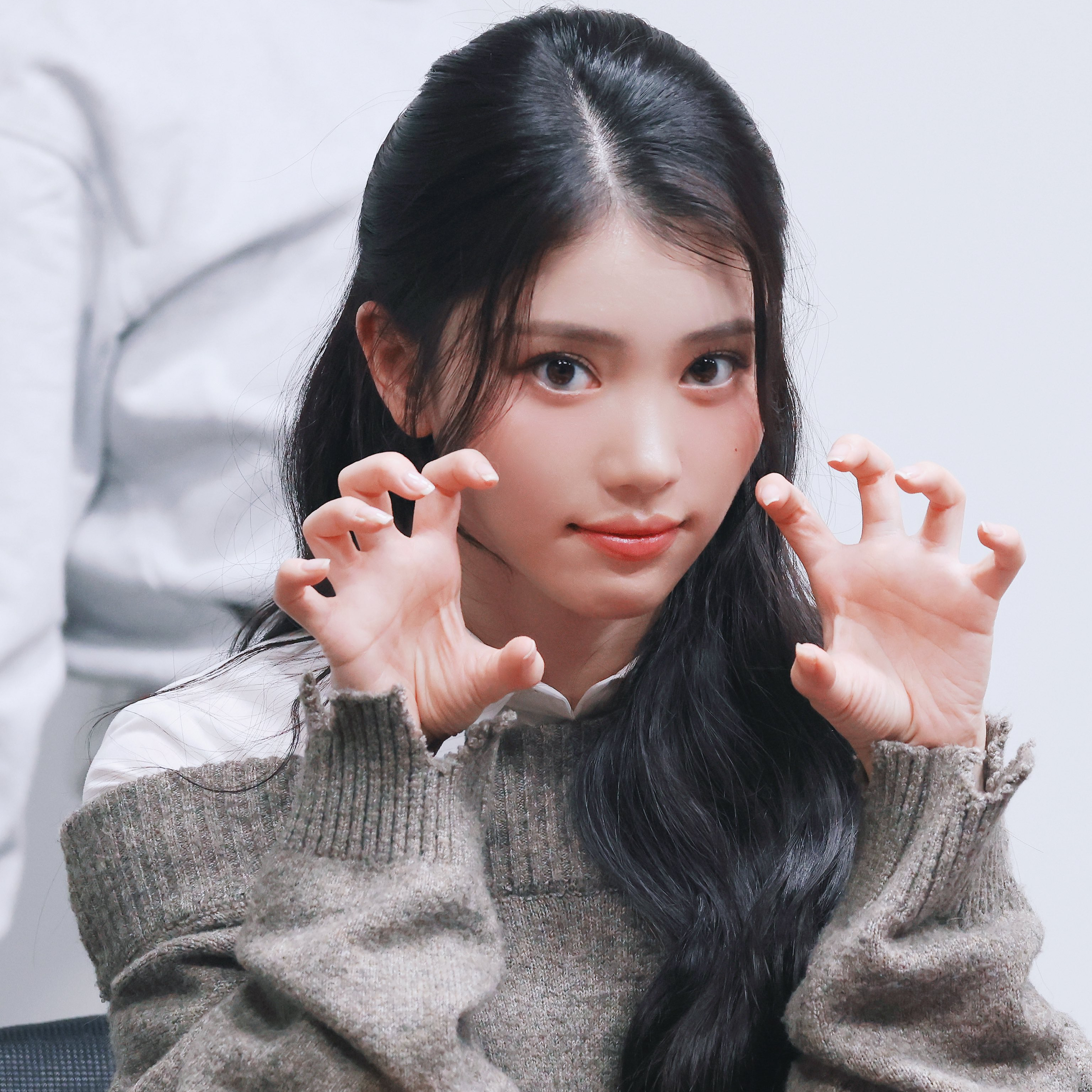 A moment captured by Xiao Ting (Kep1er)'s fan