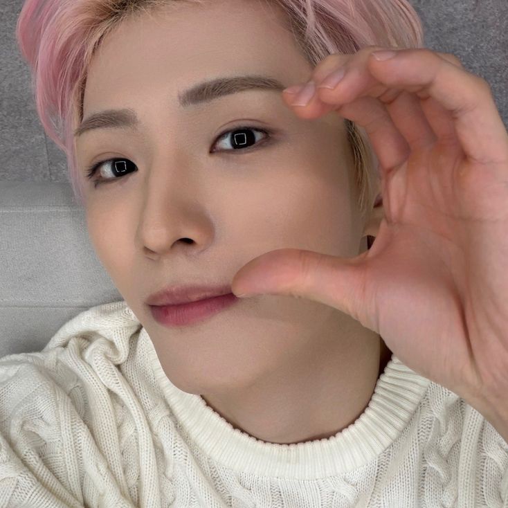 Recent activity shot of Yonghee (CIX)