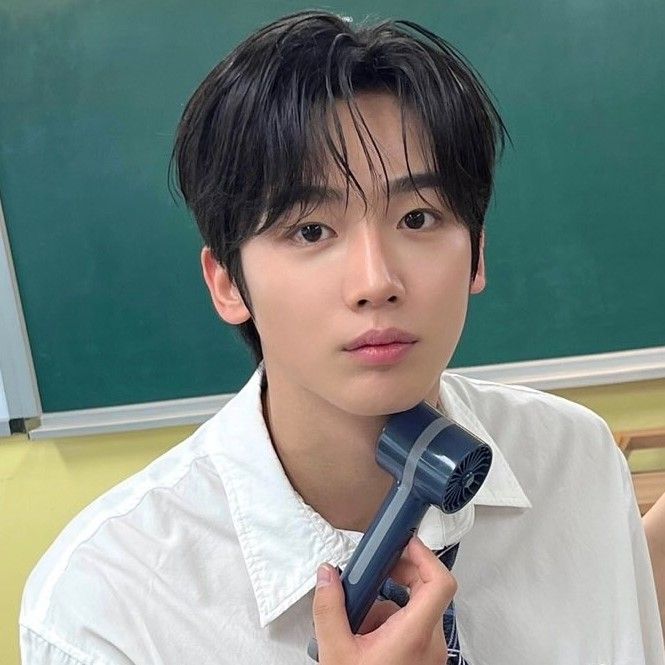 Behind-the-scenes cut of Kim Yohan (WEi)