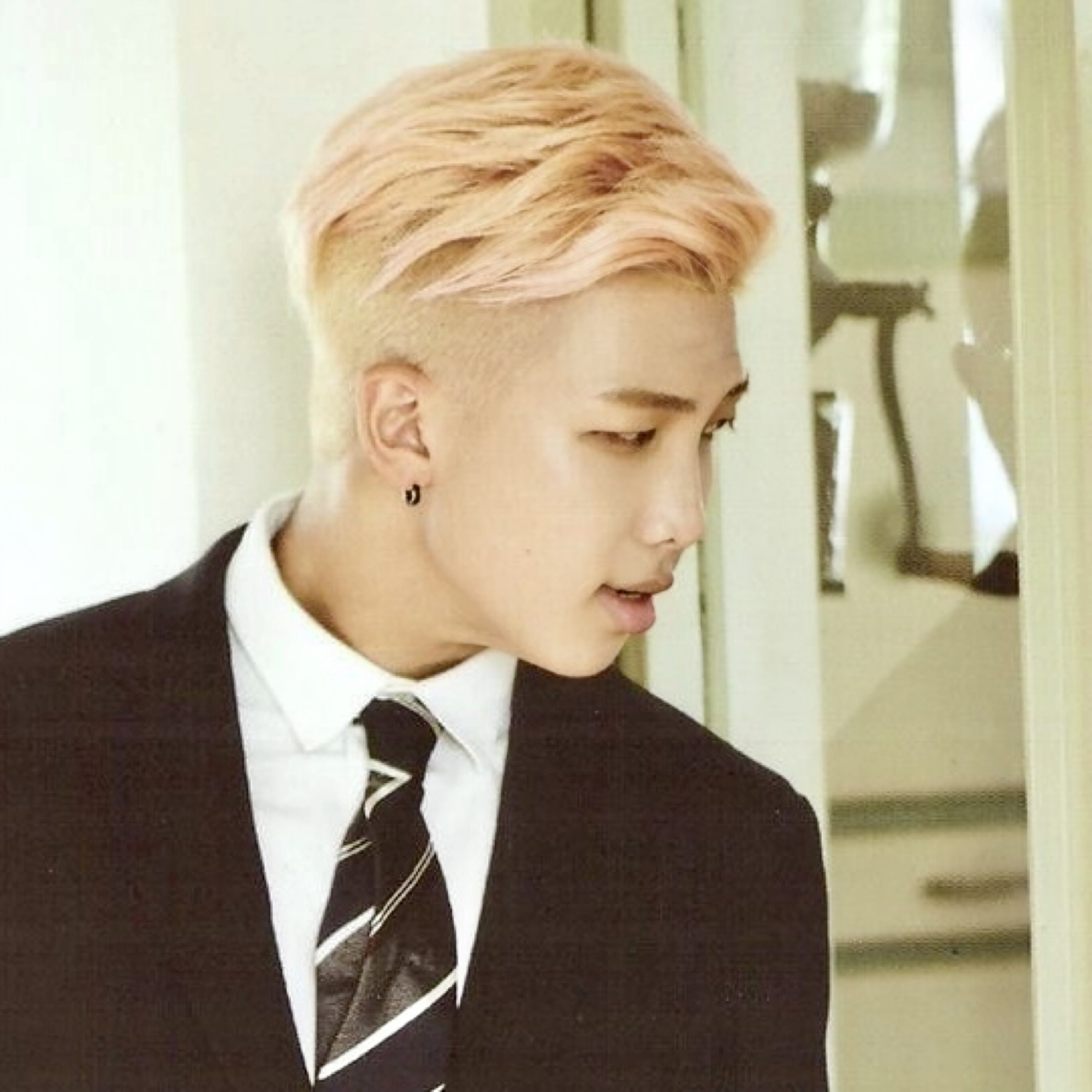 RM (防弹少年团)的最新活动照片