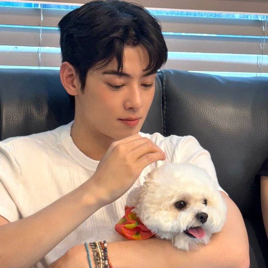 Latest photo of Eunwoo (ASTRO)