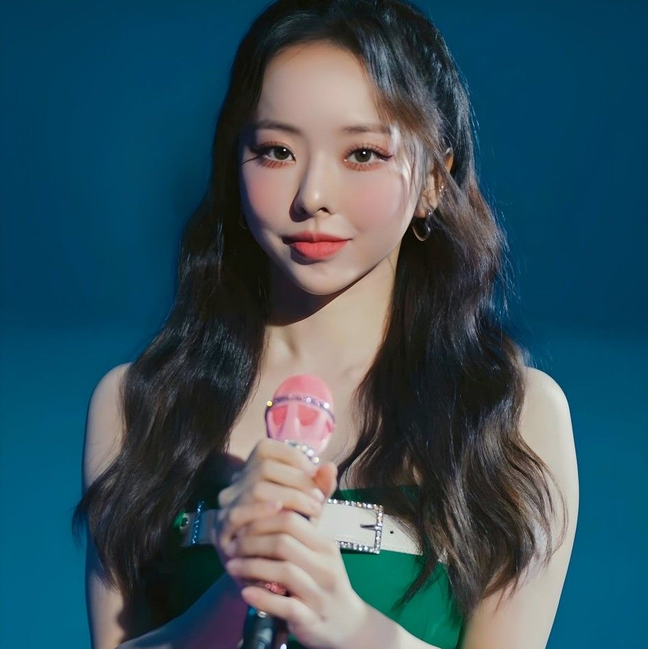 Latest photo of ViVi (Loossemble)