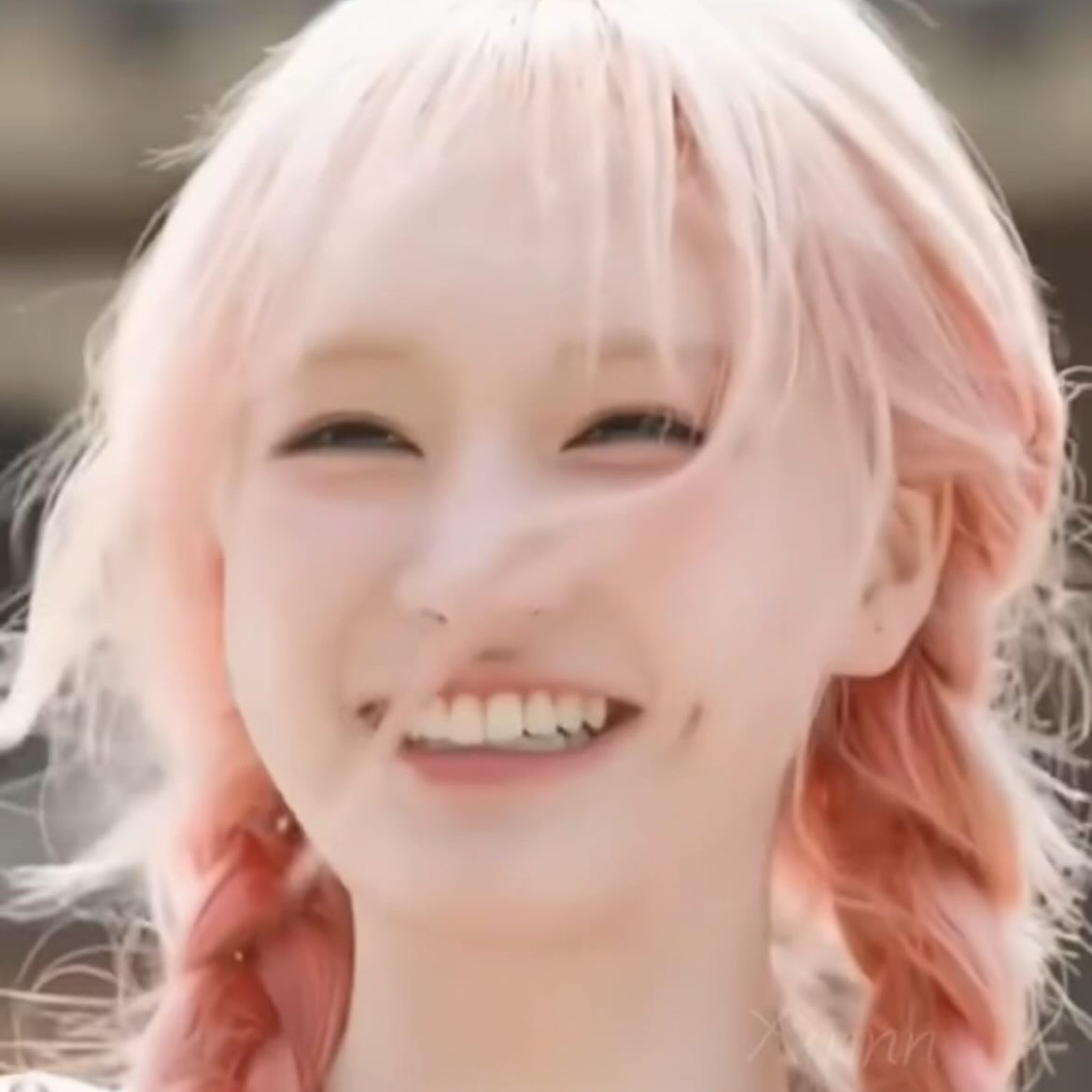 Foto aktivitas terbaru LIZ (IVE)