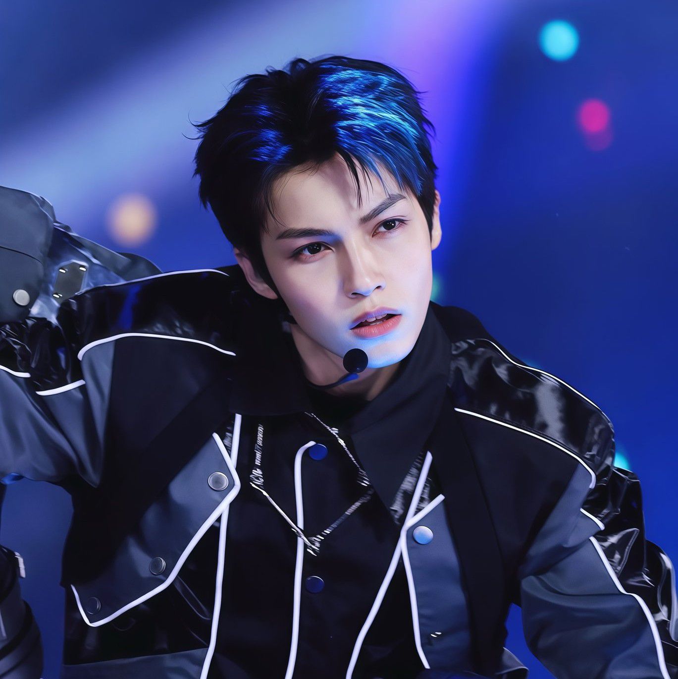 A moment captured by Charlie (SMTR25)'s fan