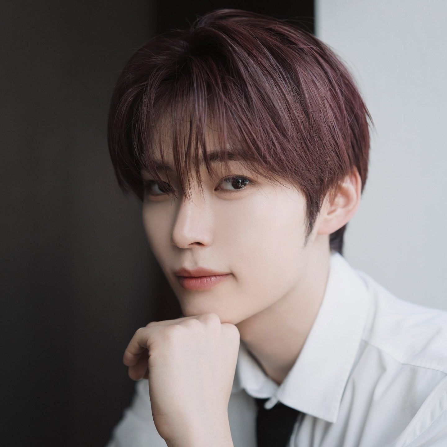 Foto terbaru Sung Hanbin (ZEROBASEONE)