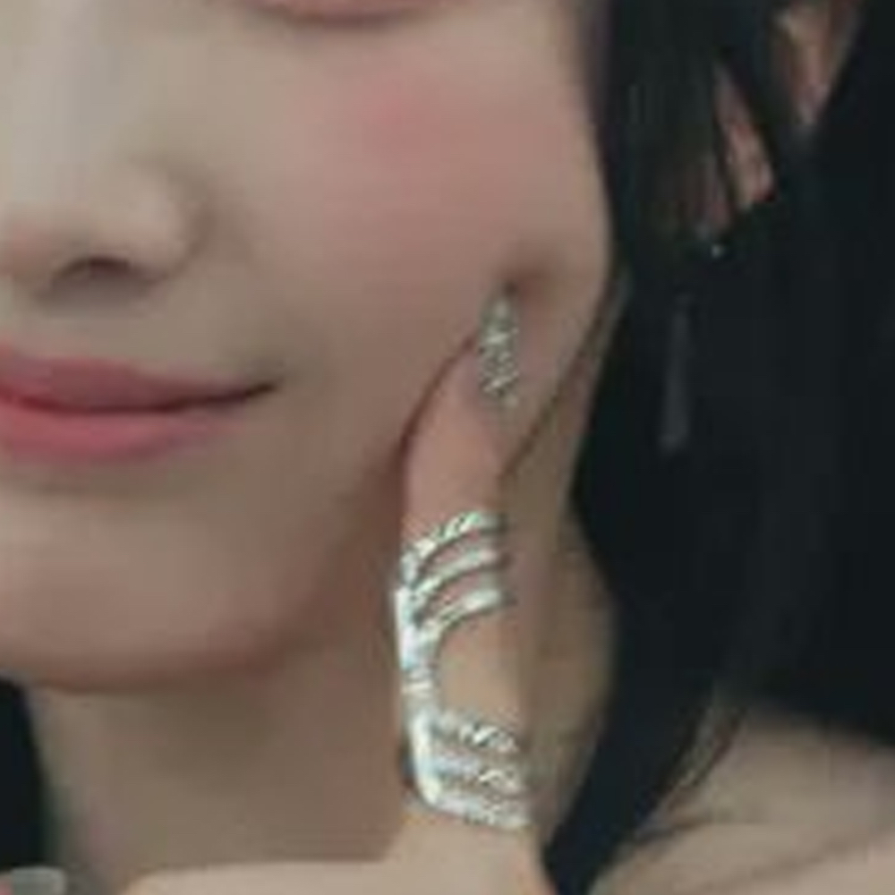 Recent activity shot of HaSeul (ARTMS)