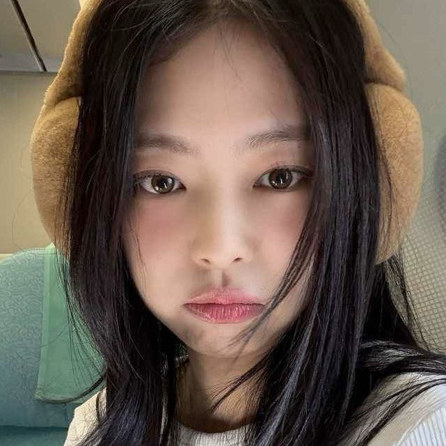 Recent activity shot of Jennie (BLACKPINK)