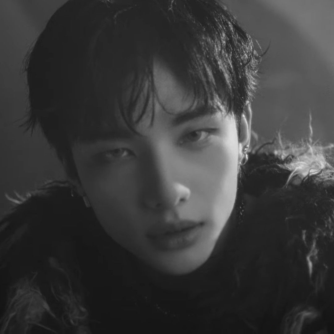 Foto terbaru Hyunjin (Stray Kids)